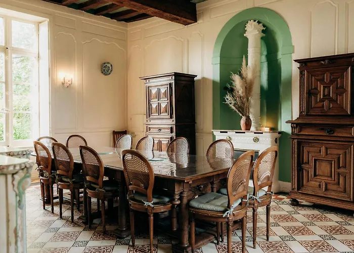 Chateau De Marigne - De Charme- 15 Pl Cre-sur-Loir